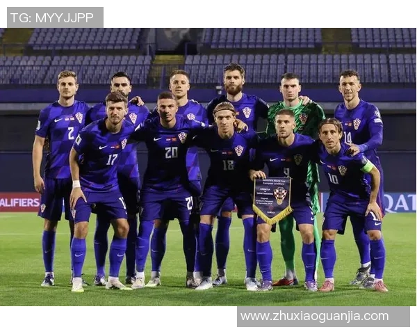 足球球星夫妻甜蜜合影展现幸福生活引发网友热议与祝福