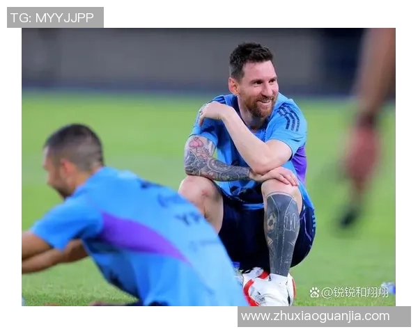 足球球星自拍背后的故事与魅力展现 揭秘镜头前的明星生活与球场之外的真实一面